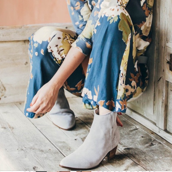 NIB Gray Genuine Suede Stitched Boho Chic Booties - Picture 3 of 8